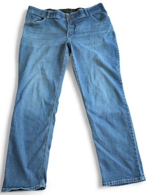 Riders by Lee Women's Light Wash Slim Straight Jeans